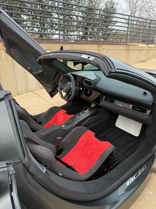 2023 Maserati MC20 Cielo - Image 11 of 16