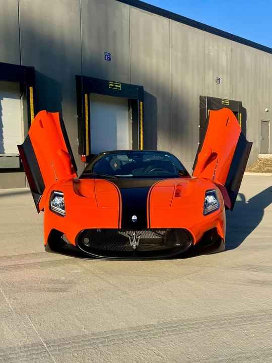 2023 Maserati MC20 Cielo - Image 2 of 18