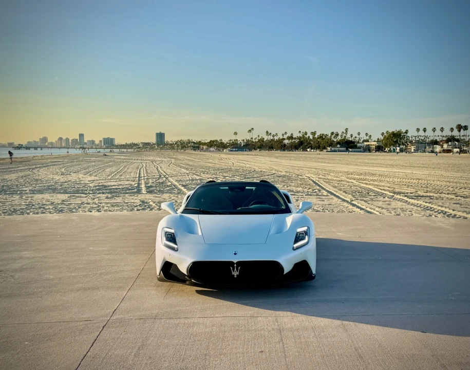 2023 Maserati MC20 Cielo - Image 2 of 31