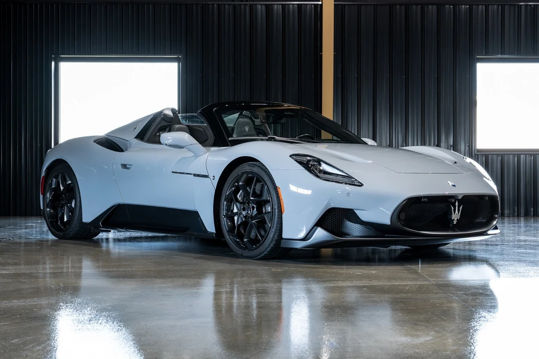 2023 Maserati MC20 Cielo - Image 2 of 31