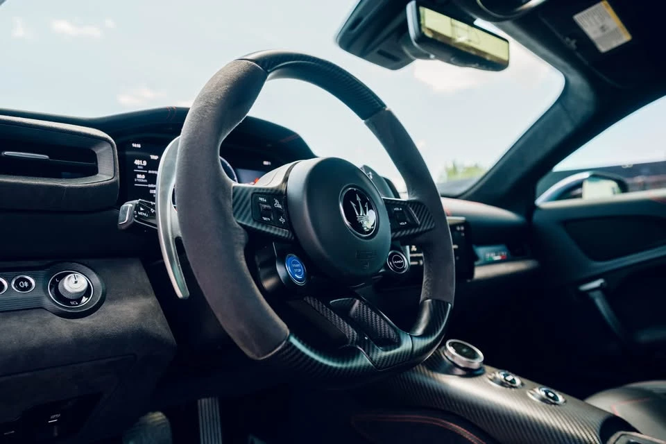 2023 Maserati MC20 - Image 15 of 18