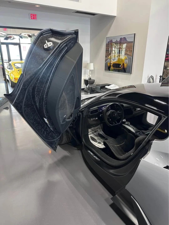 2023 Maserati MC20 - Image 6 of 9