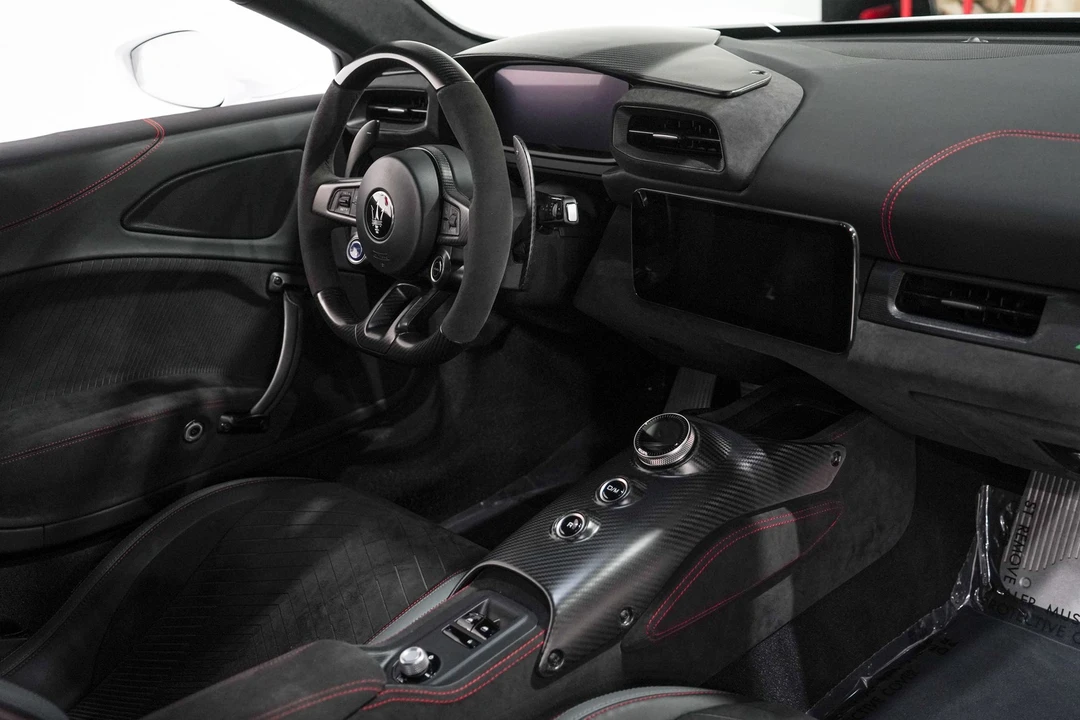 2023 Maserati MC20 - Image 16 of 31