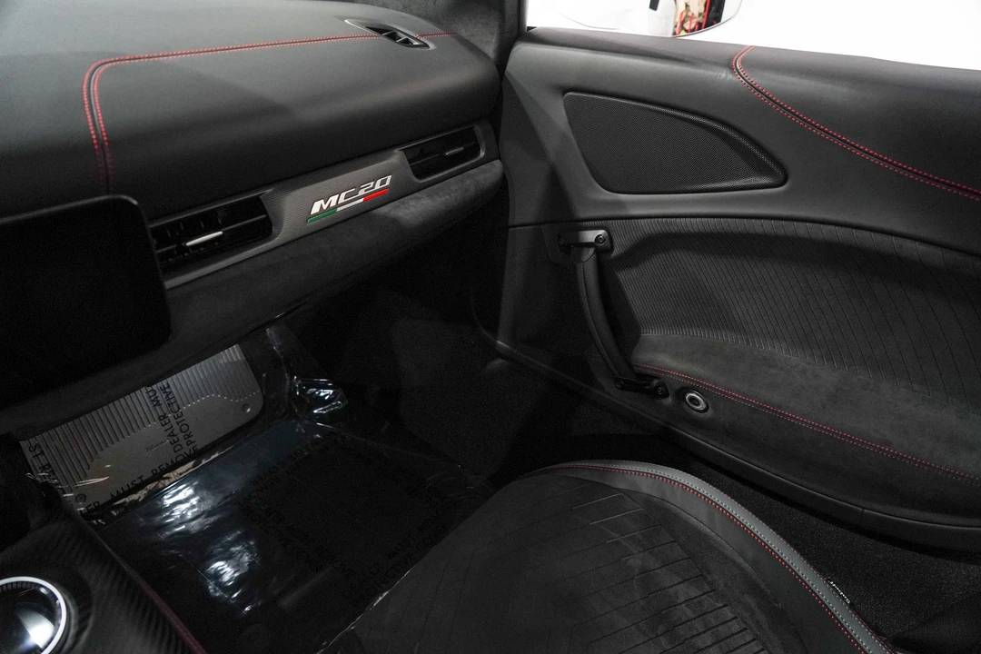 2023 Maserati MC20 - Image 14 of 31