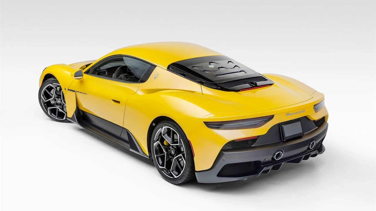 2023 Maserati MC20 - Image 2 of 31