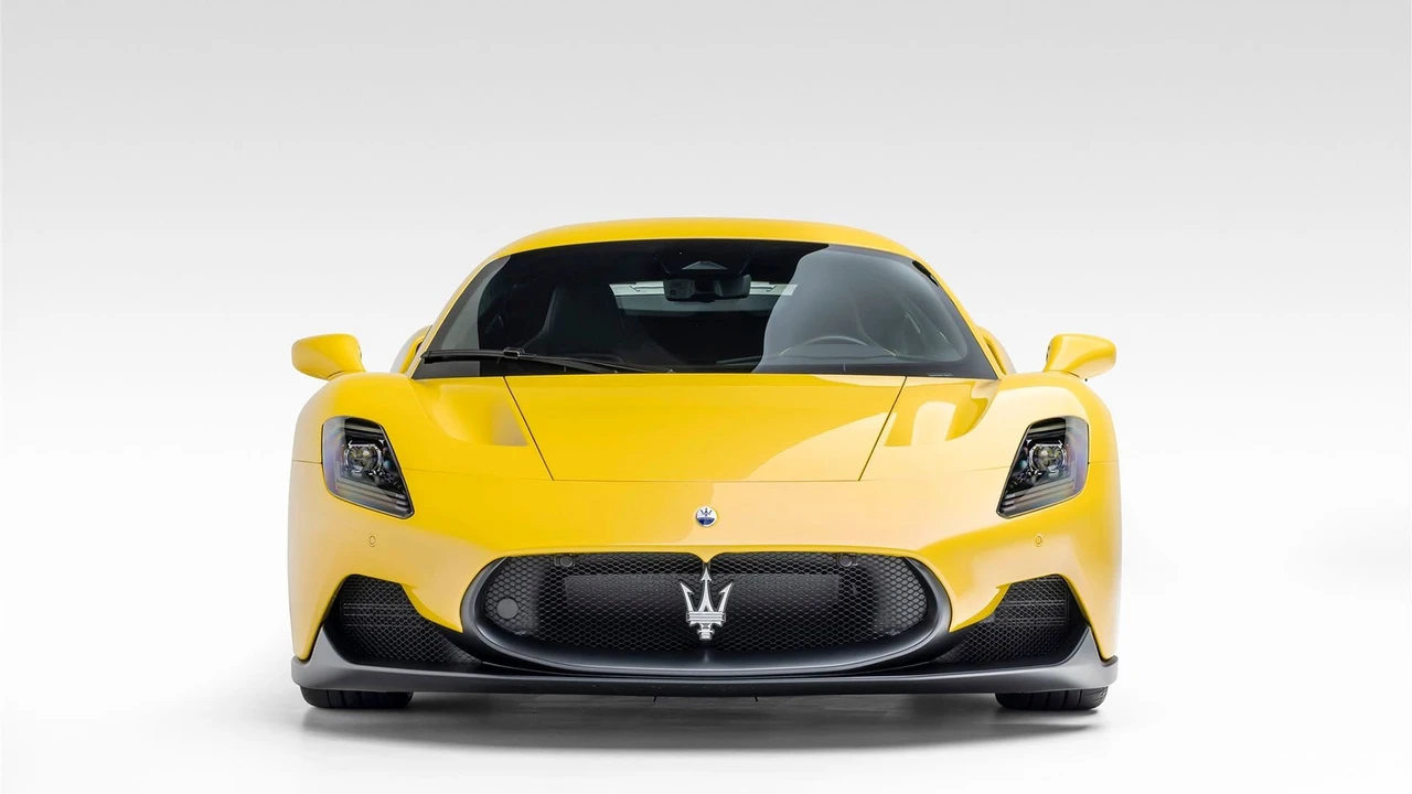2023 Maserati MC20 - Image 17 of 31