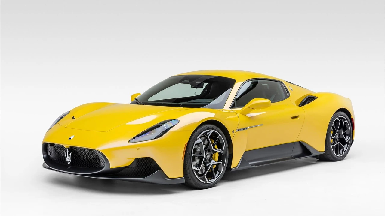 2023 Maserati MC20 - Image 16 of 31