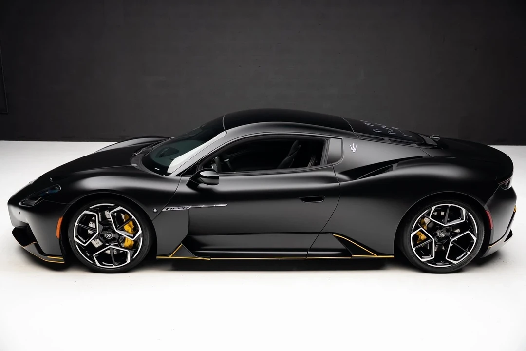 2023 Maserati MC20 - Image 17 of 21