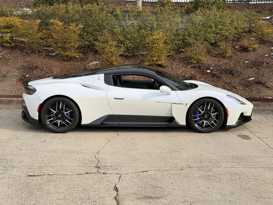 2023 Maserati MC20 - Image 2 of 21