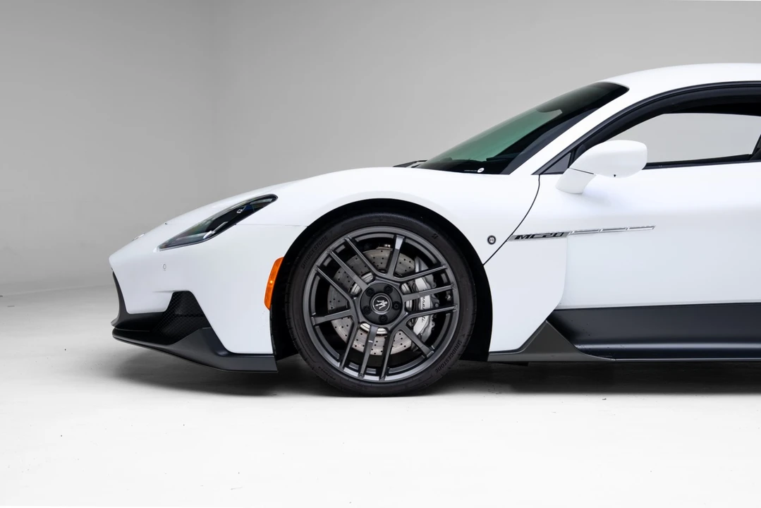 2023 Maserati MC20 - Image 16 of 21