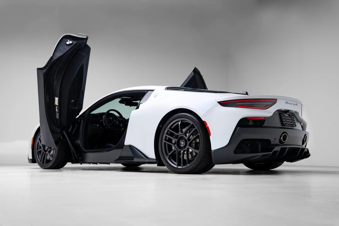 2023 Maserati MC20 - Image 10 of 12