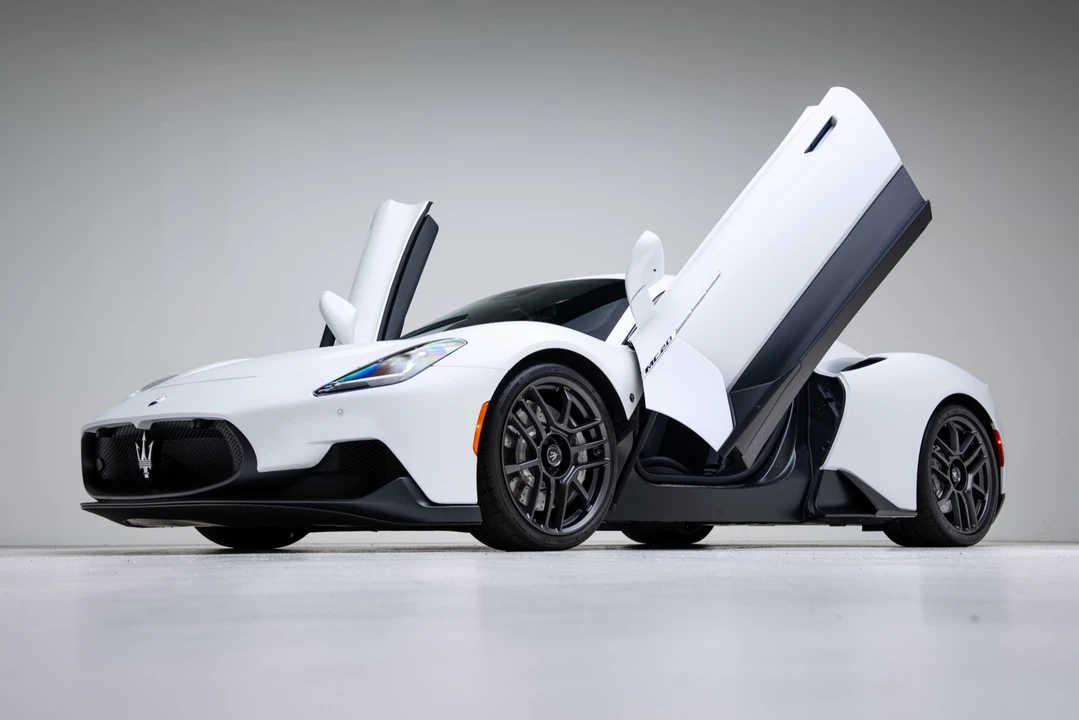 2023 Maserati MC20 - Image 8 of 31