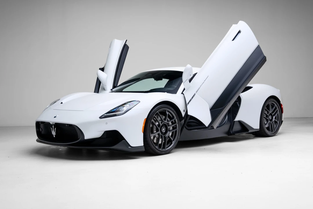 2023 Maserati MC20 - Image 2 of 31