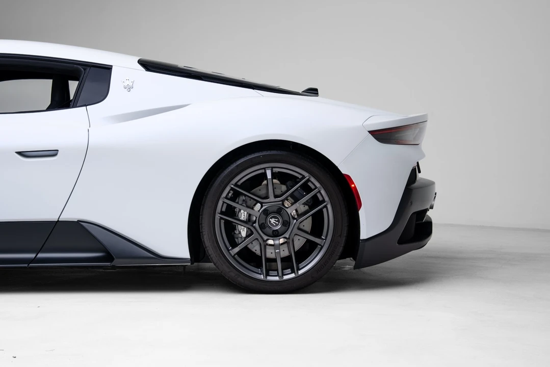 2023 Maserati MC20 - Image 18 of 31