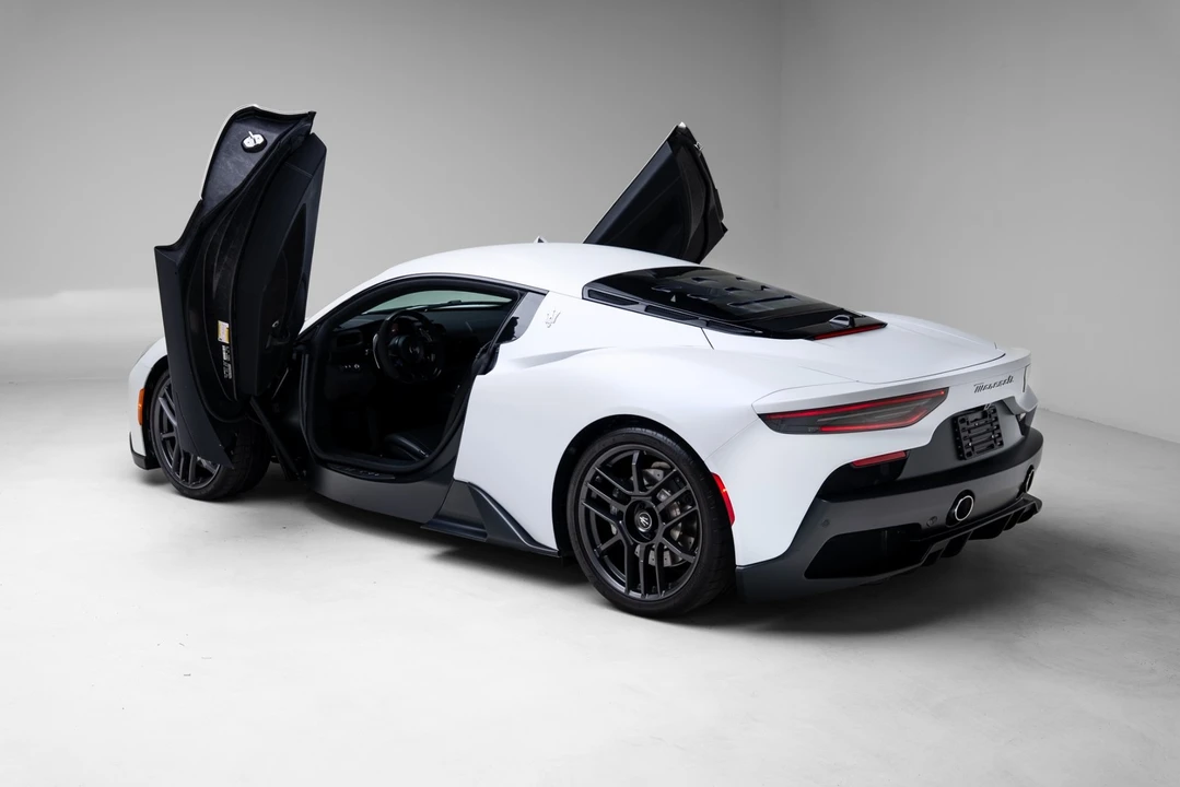 2023 Maserati MC20 - Image 9 of 12