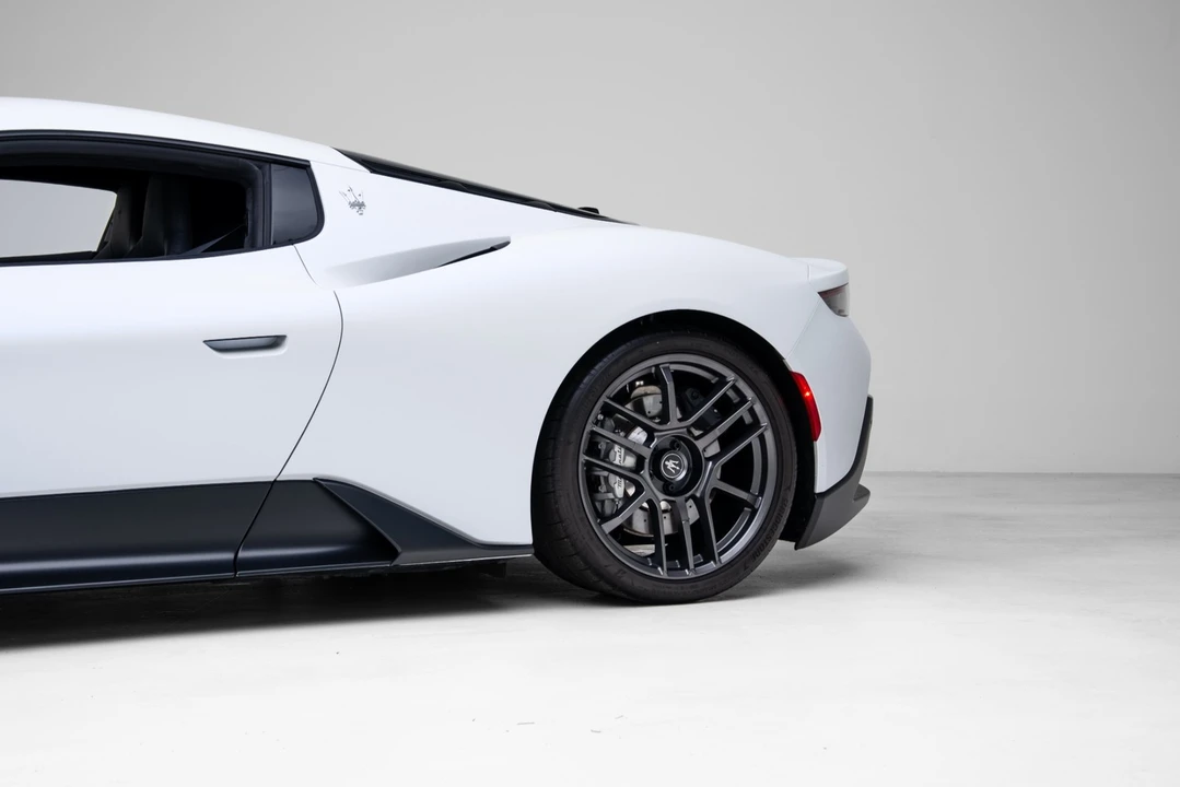 2023 Maserati MC20 - Image 17 of 21