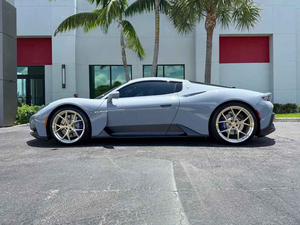 2023 Maserati MC20 - Image 16 of 21