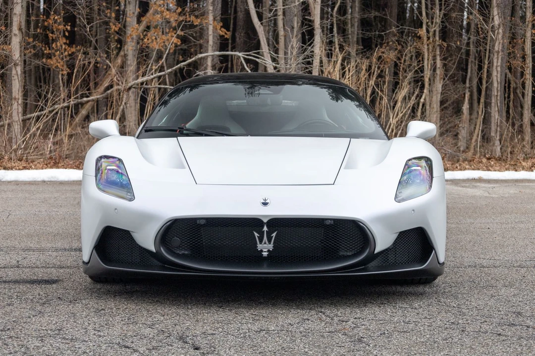 2023 Maserati MC20 - Image 2 of 16