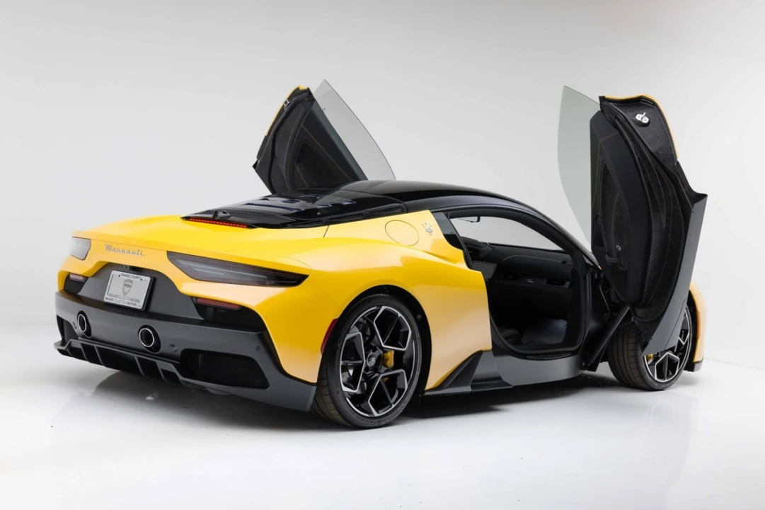 2023 Maserati MC20 - Image 17 of 31