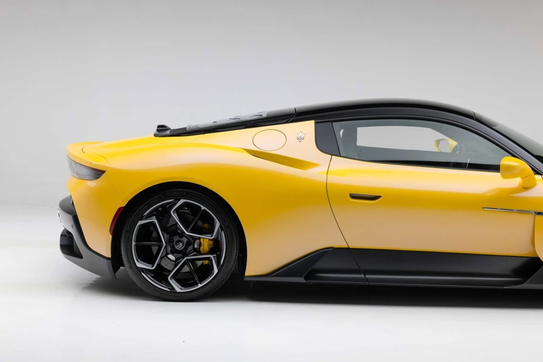 2023 Maserati MC20 - Image 23 of 31