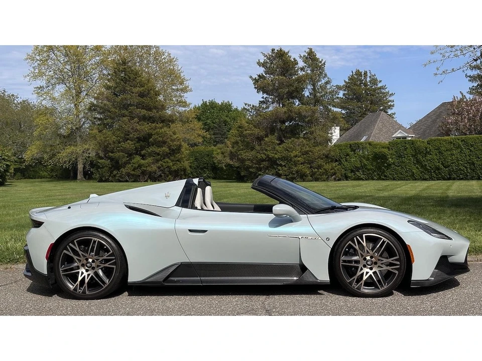 2023 Maserati MC20 - Image 2 of 31