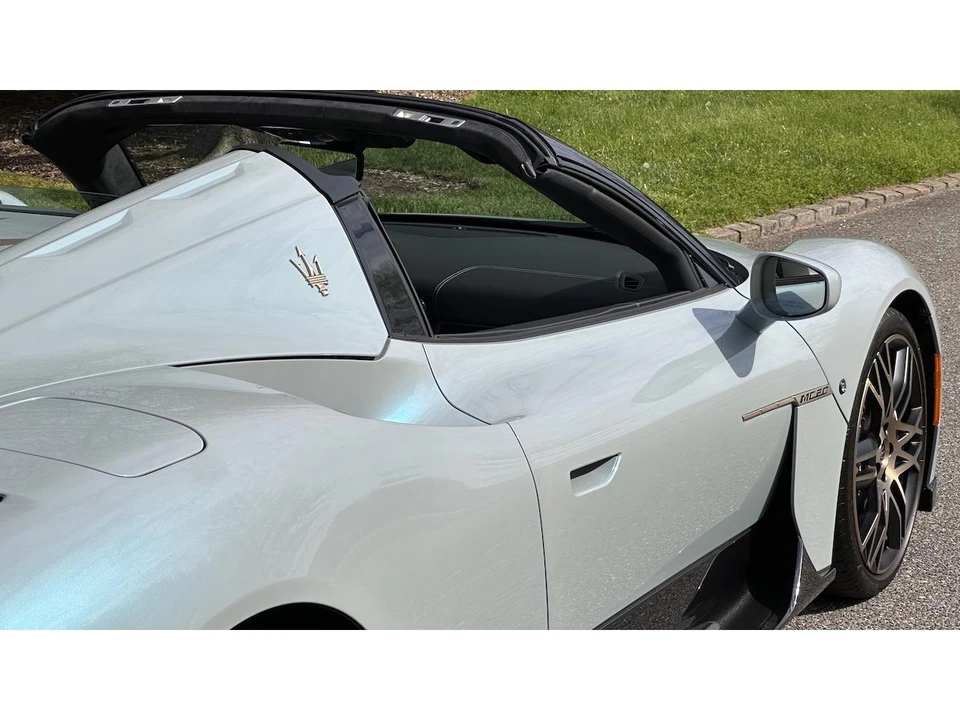 2023 Maserati MC20 - Image 8 of 31