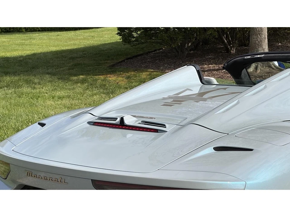 2023 Maserati MC20 - Image 9 of 31