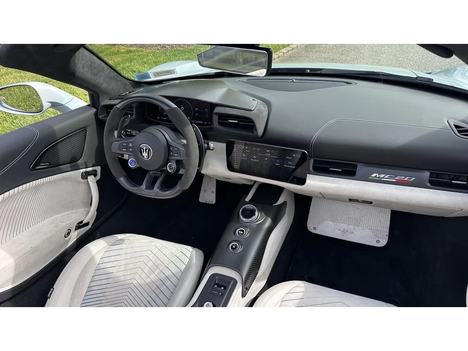 2023 Maserati MC20 - Image 19 of 31