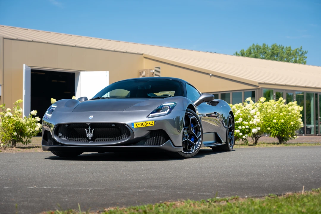 2023 Maserati MC20 - Image 17 of 31