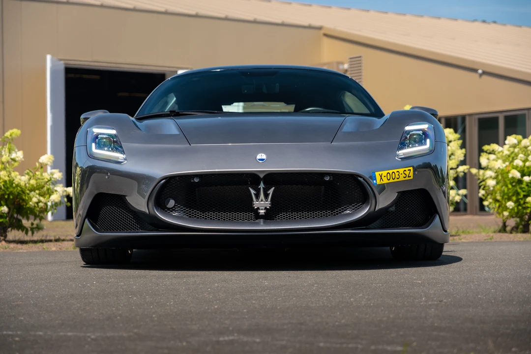 2023 Maserati MC20 - Image 2 of 31