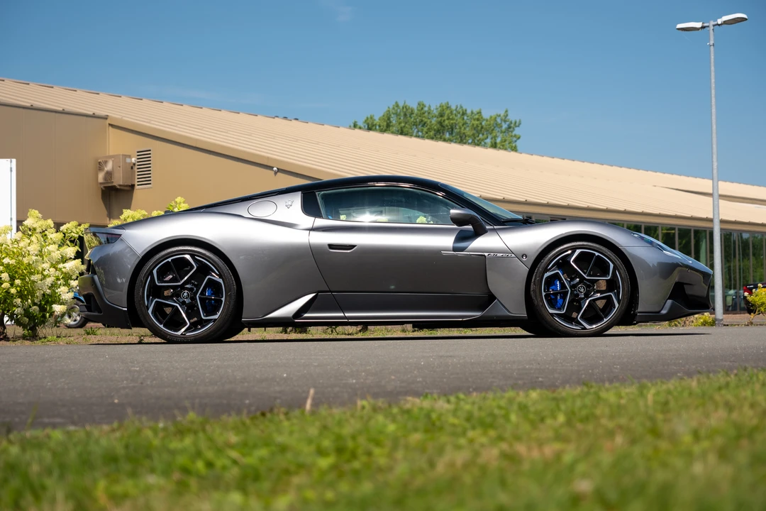 2023 Maserati MC20 - Image 12 of 31