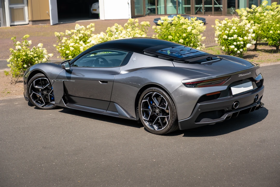 2023 Maserati MC20 - Image 15 of 31