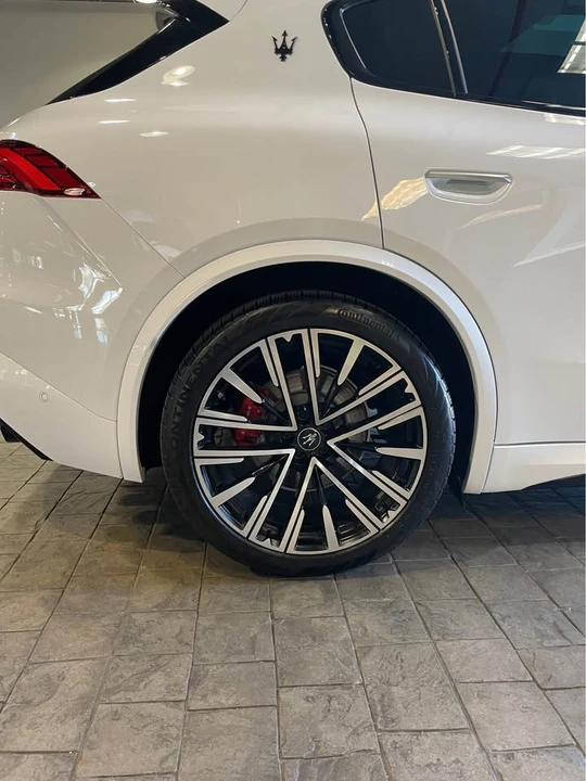 2023 Maserati Grecale - Image 2 of 8