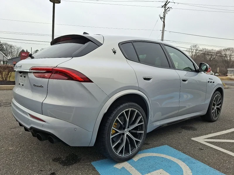 2023 Maserati Grecale - Image 3 of 12