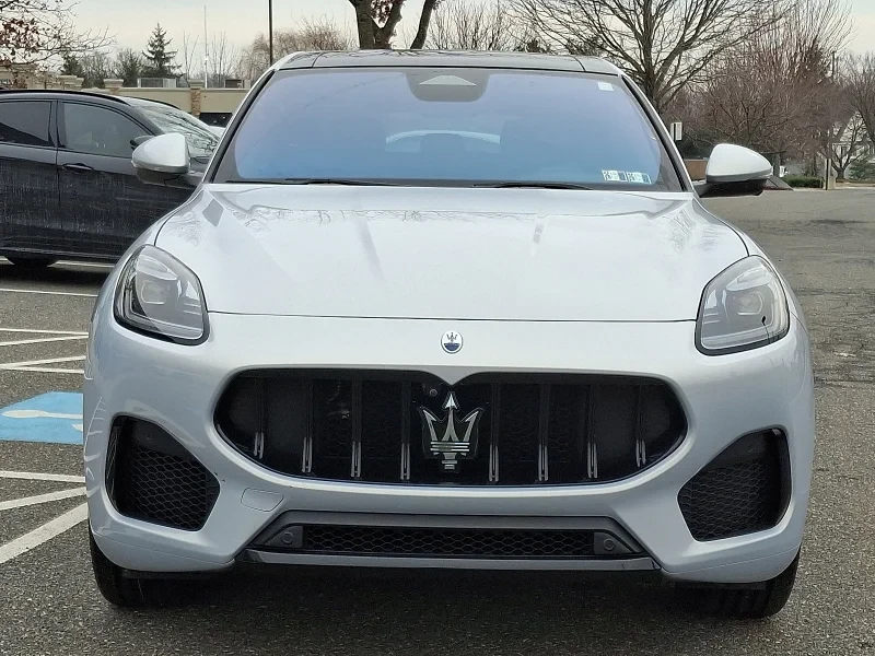 2023 Maserati Grecale - Image 2 of 12