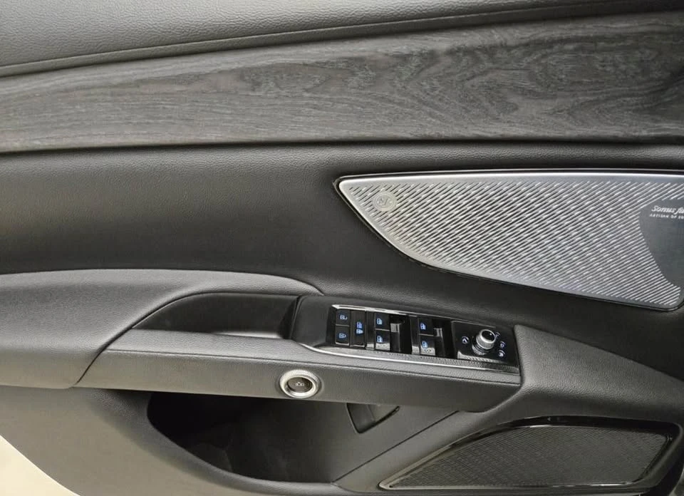 2023 Maserati Grecale - Image 10 of 11