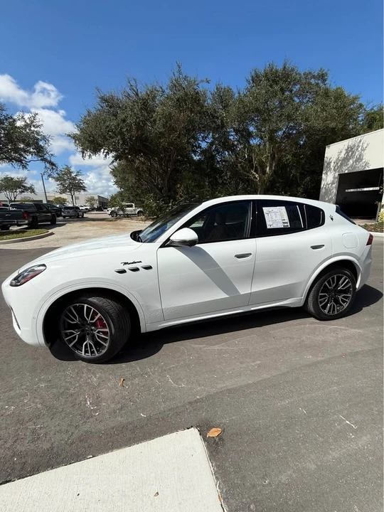 2023 Maserati Grecale - Image 2 of 12