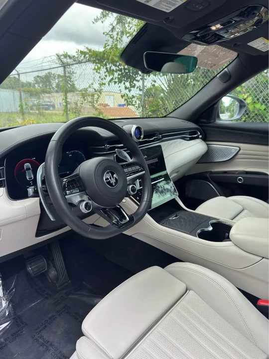 2023 Maserati Grecale - Image 8 of 16