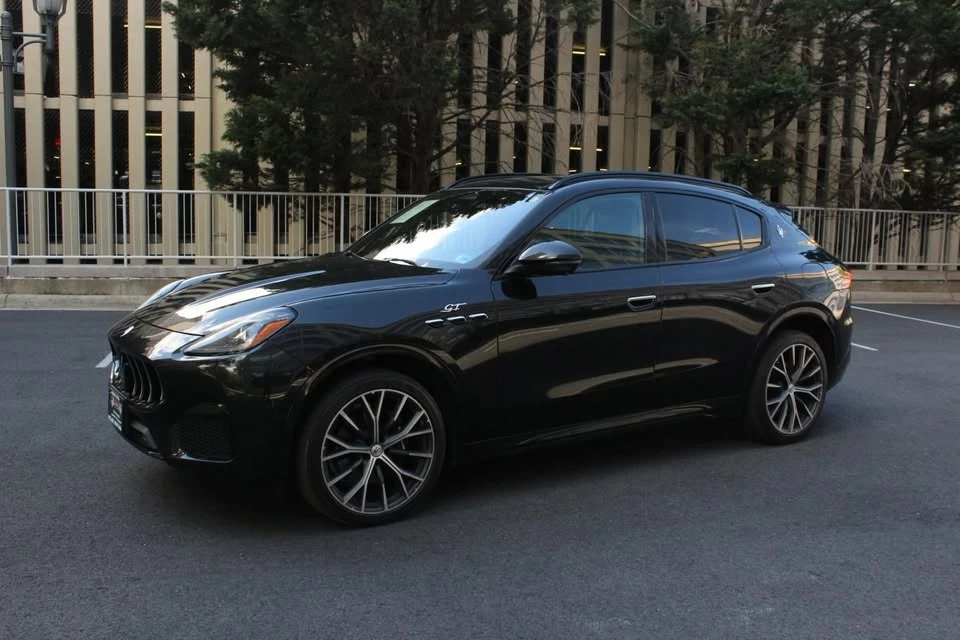 2023 Maserati Grecale - Image 2 of 16