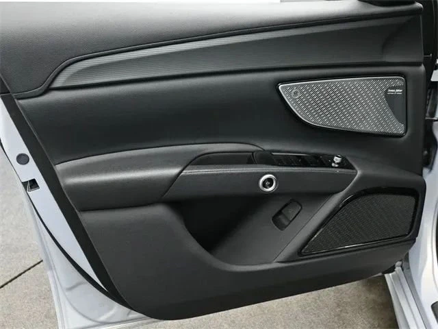 2023 Maserati Grecale - Image 8 of 19