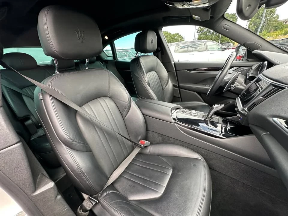 2023 Maserati Levante - Image 15 of 20