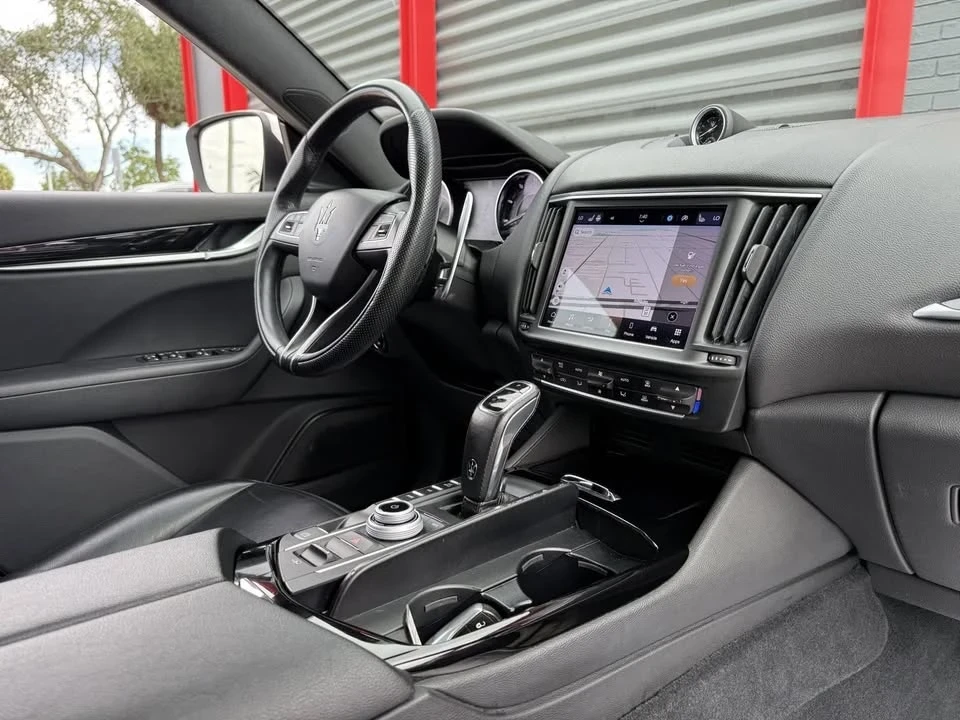 2023 Maserati Levante - Image 3 of 20