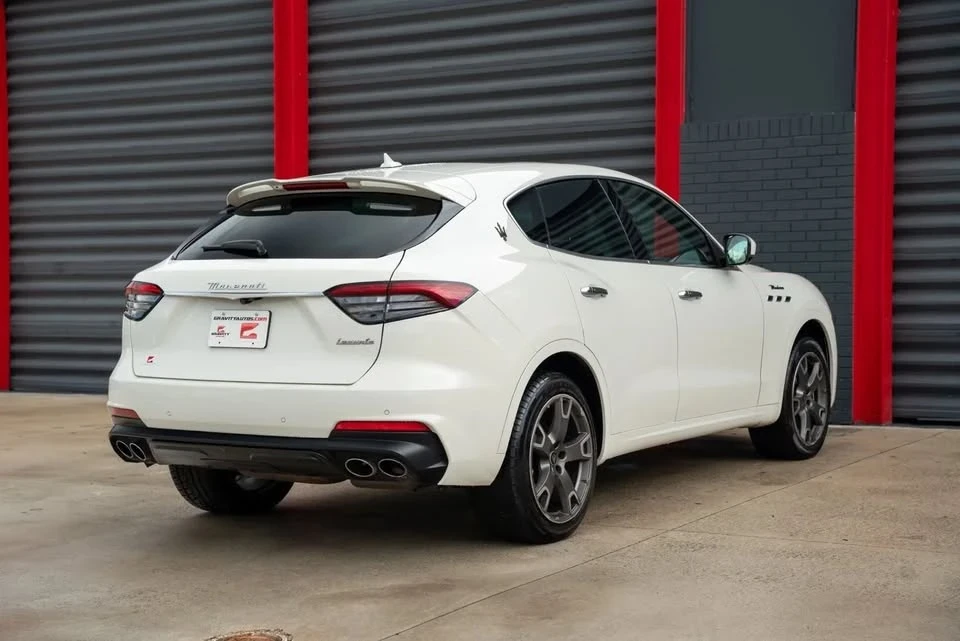 2023 Maserati Levante - Image 2 of 20
