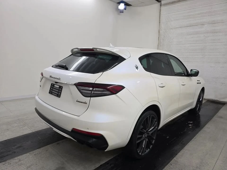 2023 Maserati Levante - Image 12 of 17