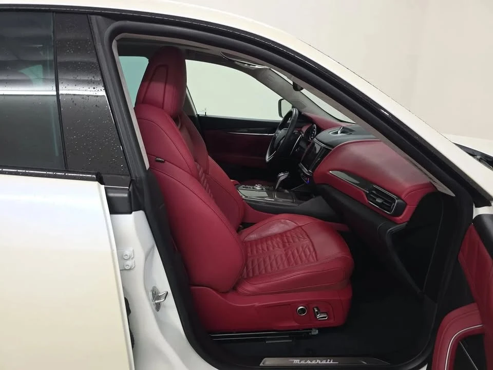 2023 Maserati Levante - Image 9 of 17