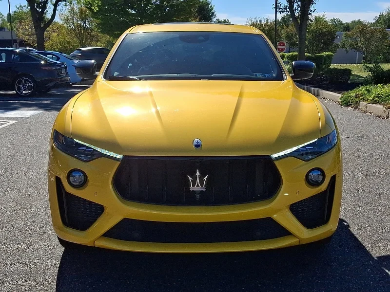 2023 Maserati Levante - Image 2 of 12