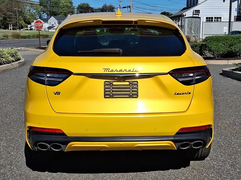 2023 Maserati Levante - Image 3 of 12