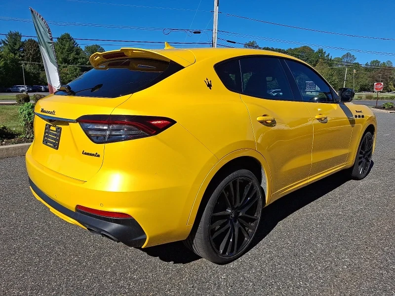 2023 Maserati Levante - Image 4 of 12
