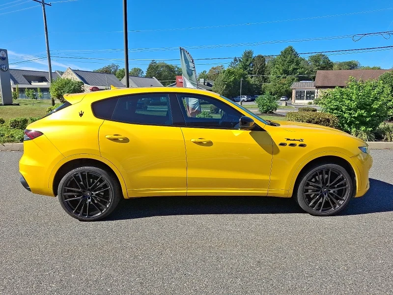 2023 Maserati Levante - Image 6 of 12