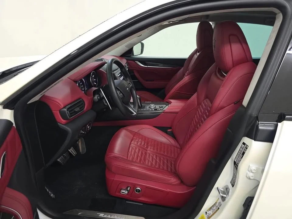 2023 Maserati Levante - Image 2 of 17